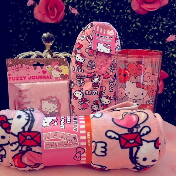 🩷🌸Hello Kitty pink love hearts bundle